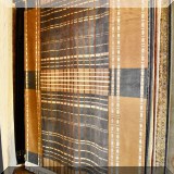 R23. Masterlooms 100% wool rug. Made in Nepal. 7'11” x 9'9” 